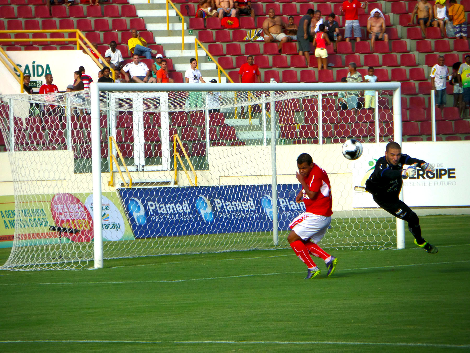 Rafael Sandes fez grandes defesas e evitou que o adversário ,arcasse mais gols.