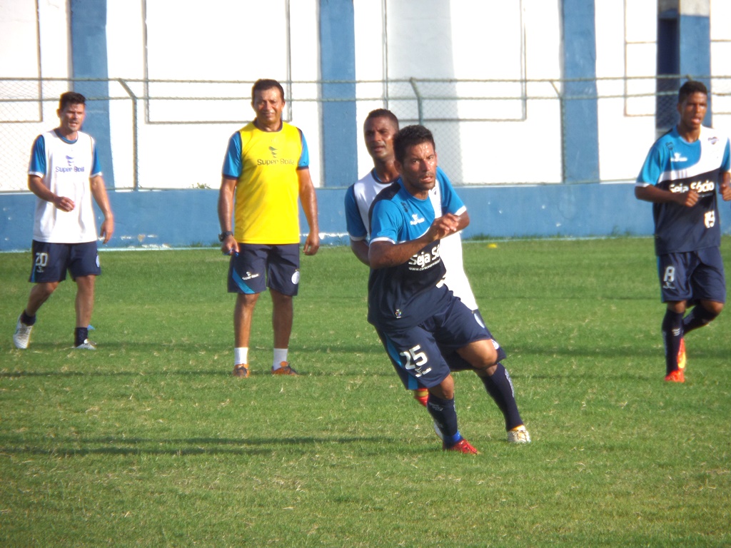 Elenco azulino fez treino tático no Sabino Ribeiro.