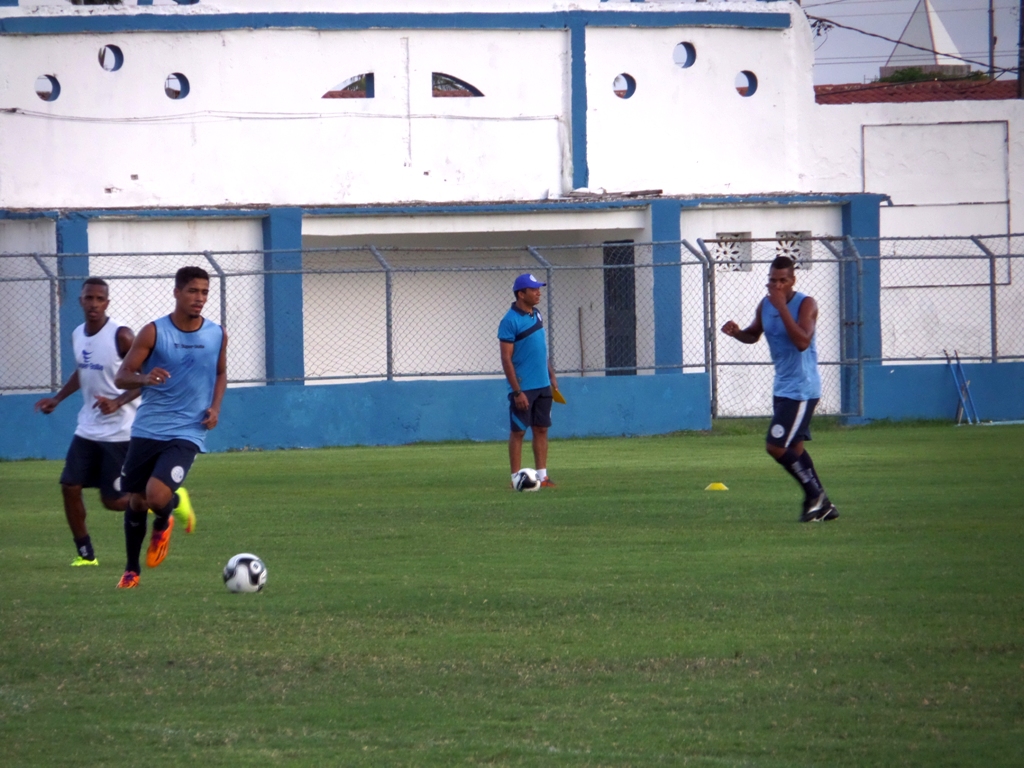 Atletas não relacionados e os que não iniciaram contra o Bahia fizeram treino físico-técnico no Sabino.