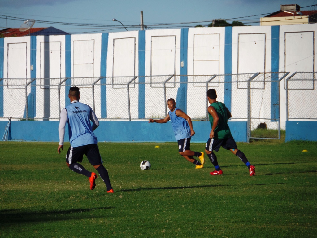 Técnico Betinho pode escalar um time diferente para encarar o Juazeirense.