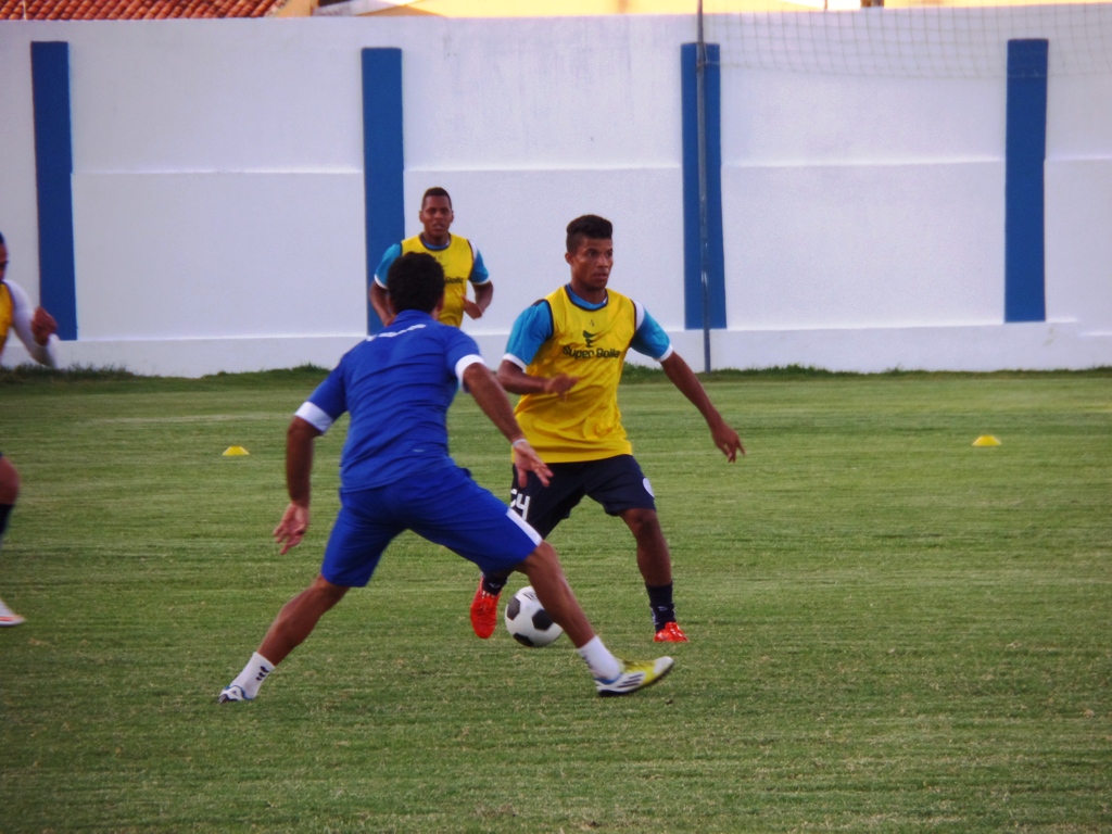 Betinho coordenou treino tático no Sabino Ribeiro.