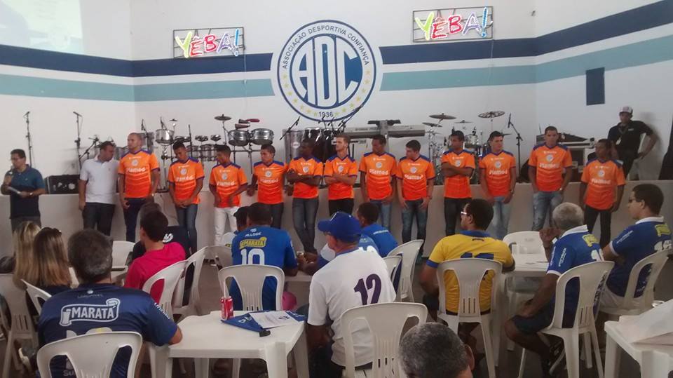 Festa no Sabino Ribeiro apresentou jogadores e equipe técnica do Dragão para 2015.