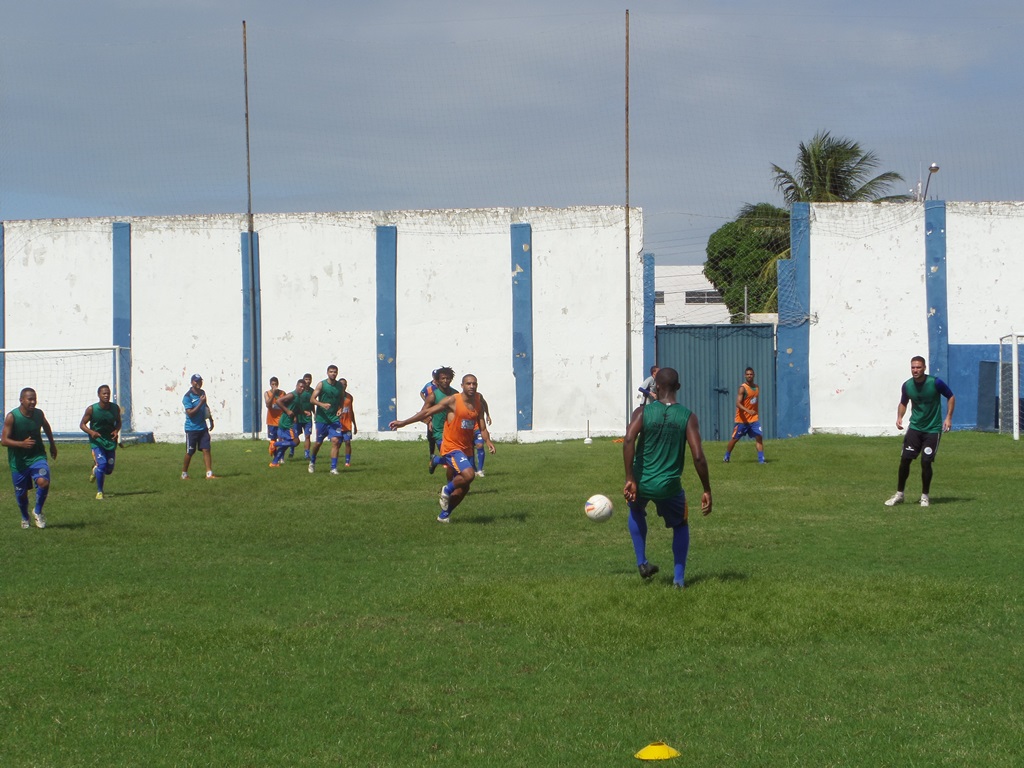 Confiança treinou sábado pela manhã, e logo depois viajou para Alagoas.