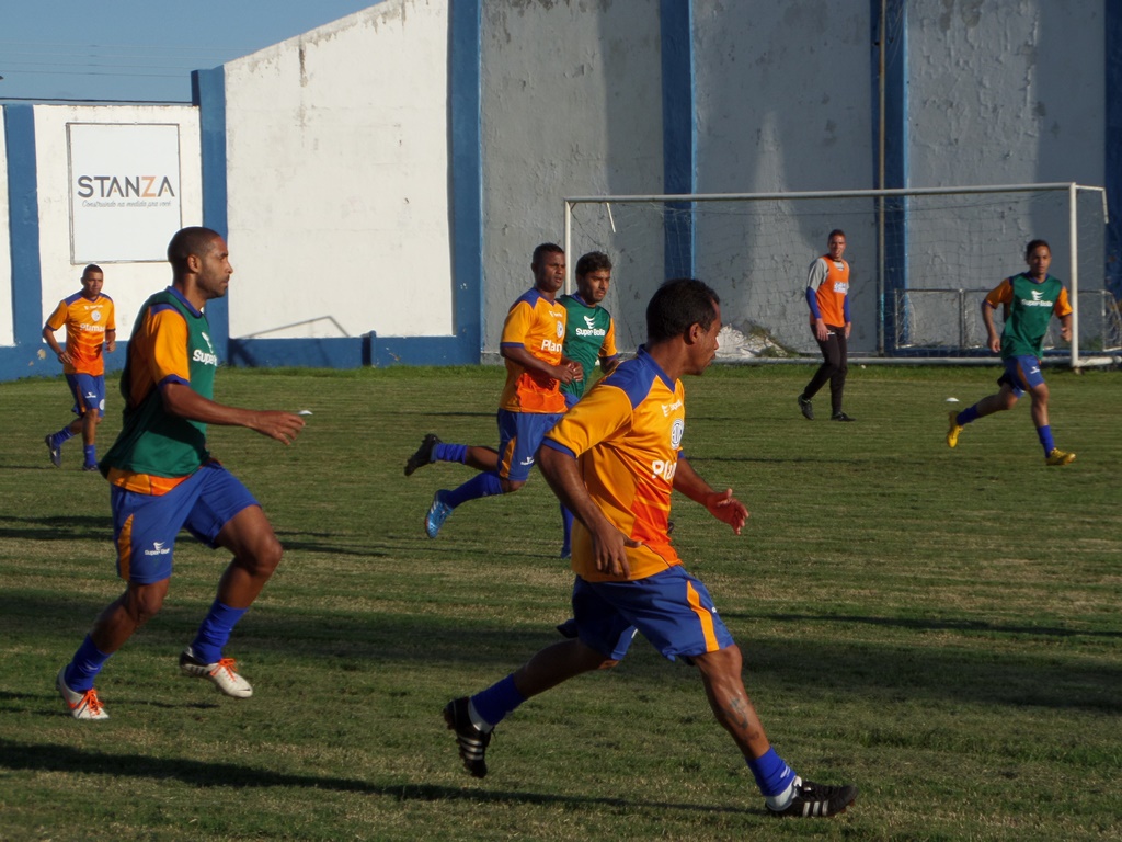 Confiança fez treino técnico pela tarde, no Sabino Ribeiro.