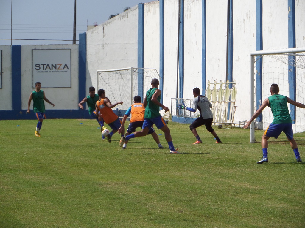 Confiança treinou sábado de manhã, no Sabino Ribeiro.