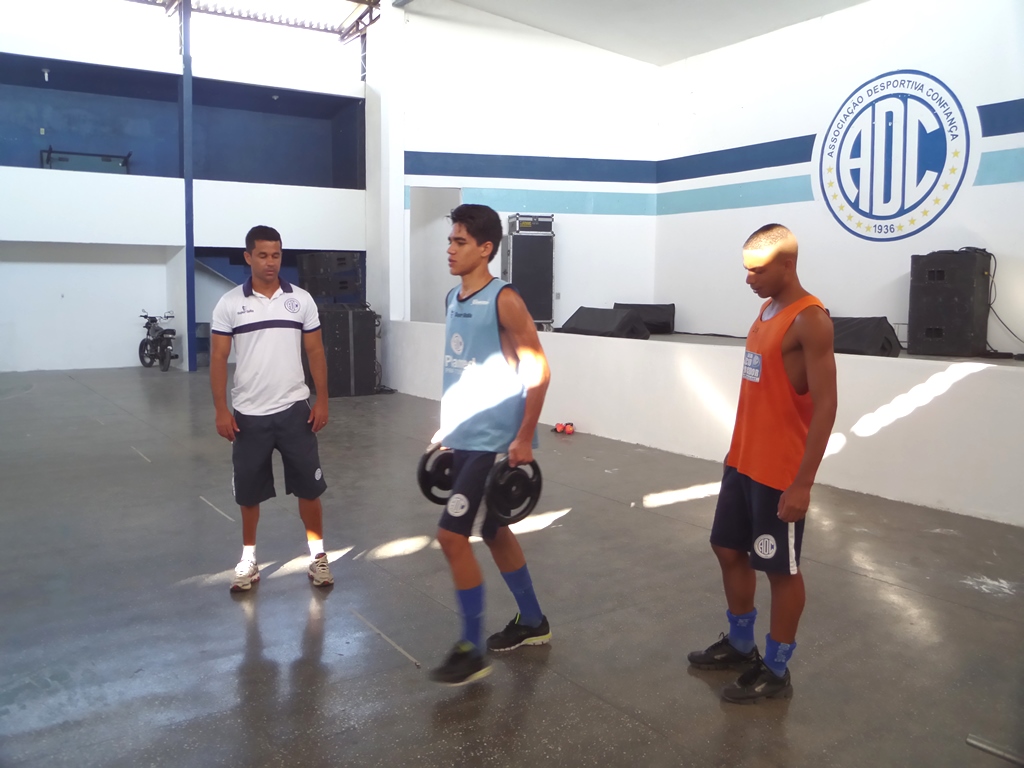 Atletas do Sub-19 têm se dedicado aos trabalhos físicos com o preparador Marcinho.