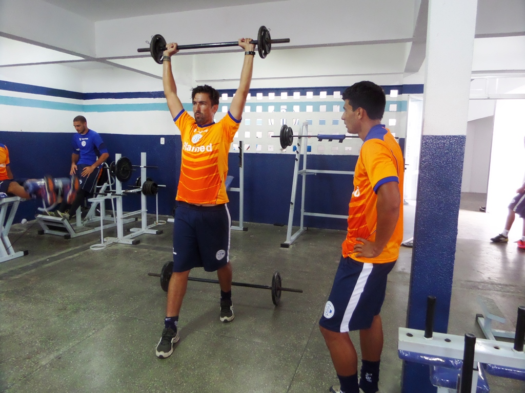 Os atletas do Dragão fizeram musculação na academia do Sabino Ribeiro.