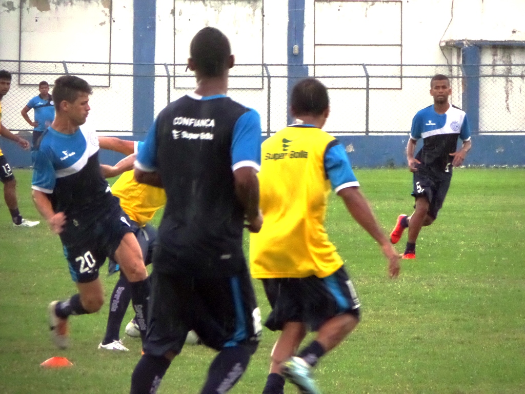 Elenco azulino fez treino tático-técnico no Sabino Ribeiro.