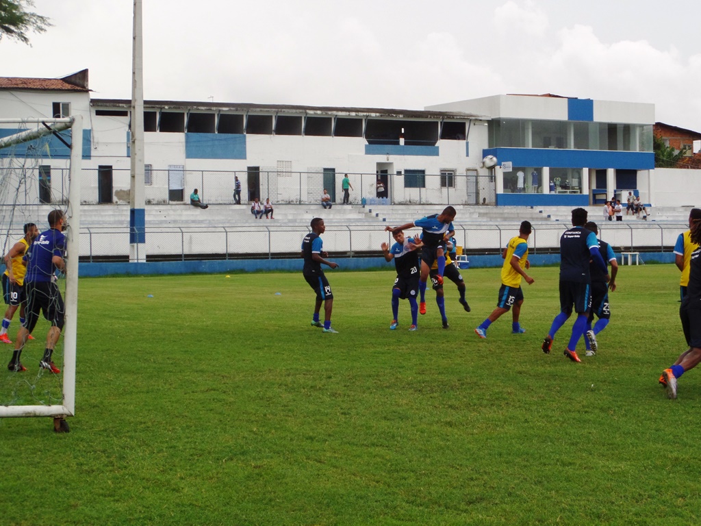 Prontos para o primeiro jogo-treino do ano, elenco fez treino técnico no Sabino Ribeiro.
